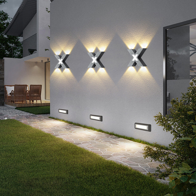 Applique Murale LED en Forme de X - Éclairage Extérieur Résistant aux Intempéries