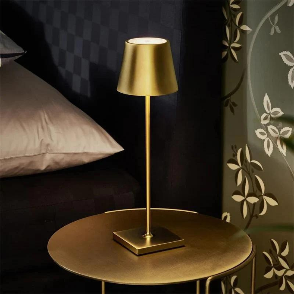 Éclairage Industriel Moderne - Lampe Polyvalente et Élégante
