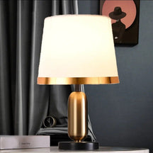 Lampe de Table Élégante en Or et Noir - Éclairage Chic pour Ambiance Cosy