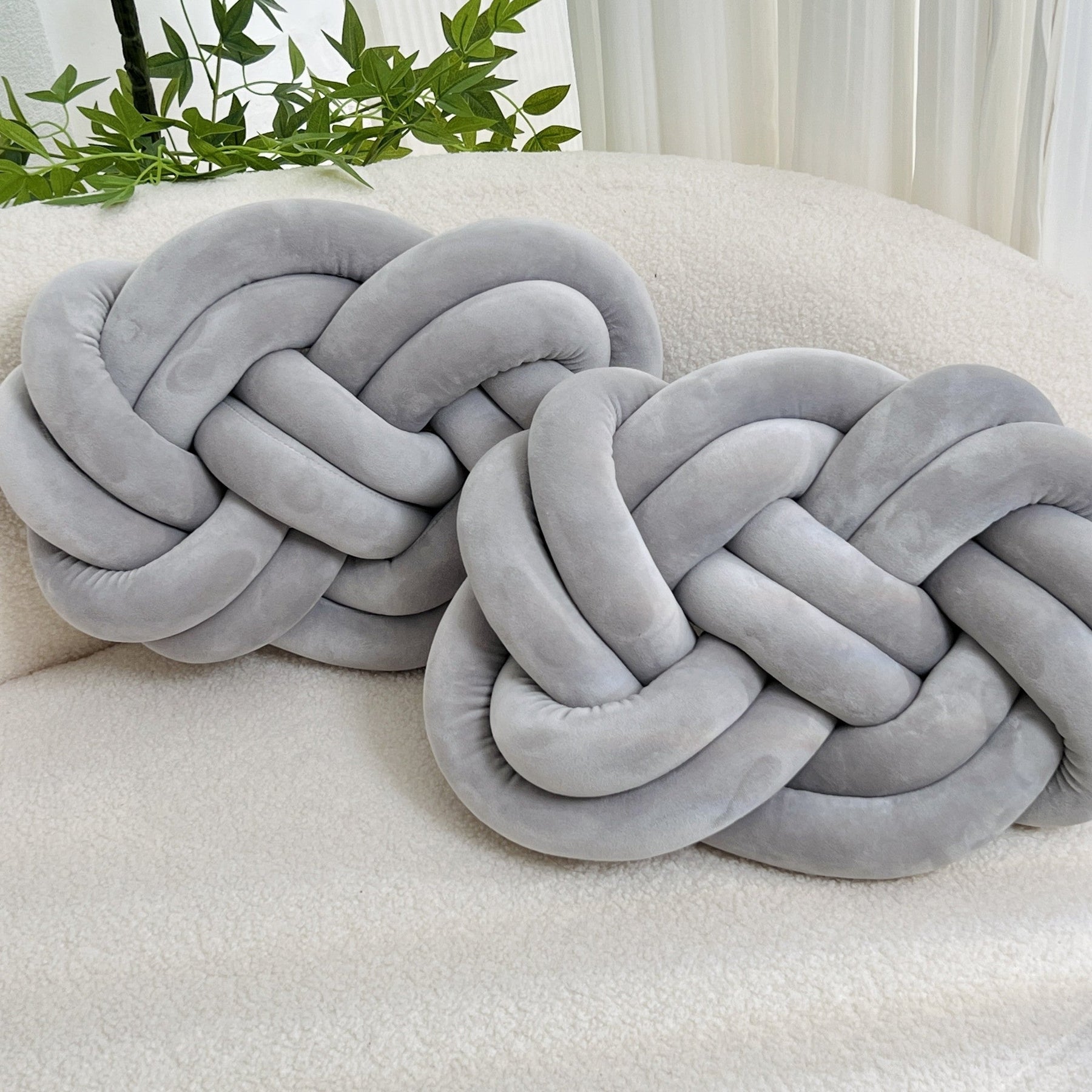 Coussins en Peluche en Forme de Nœud - Doux et Élégants pour Votre Intérieur