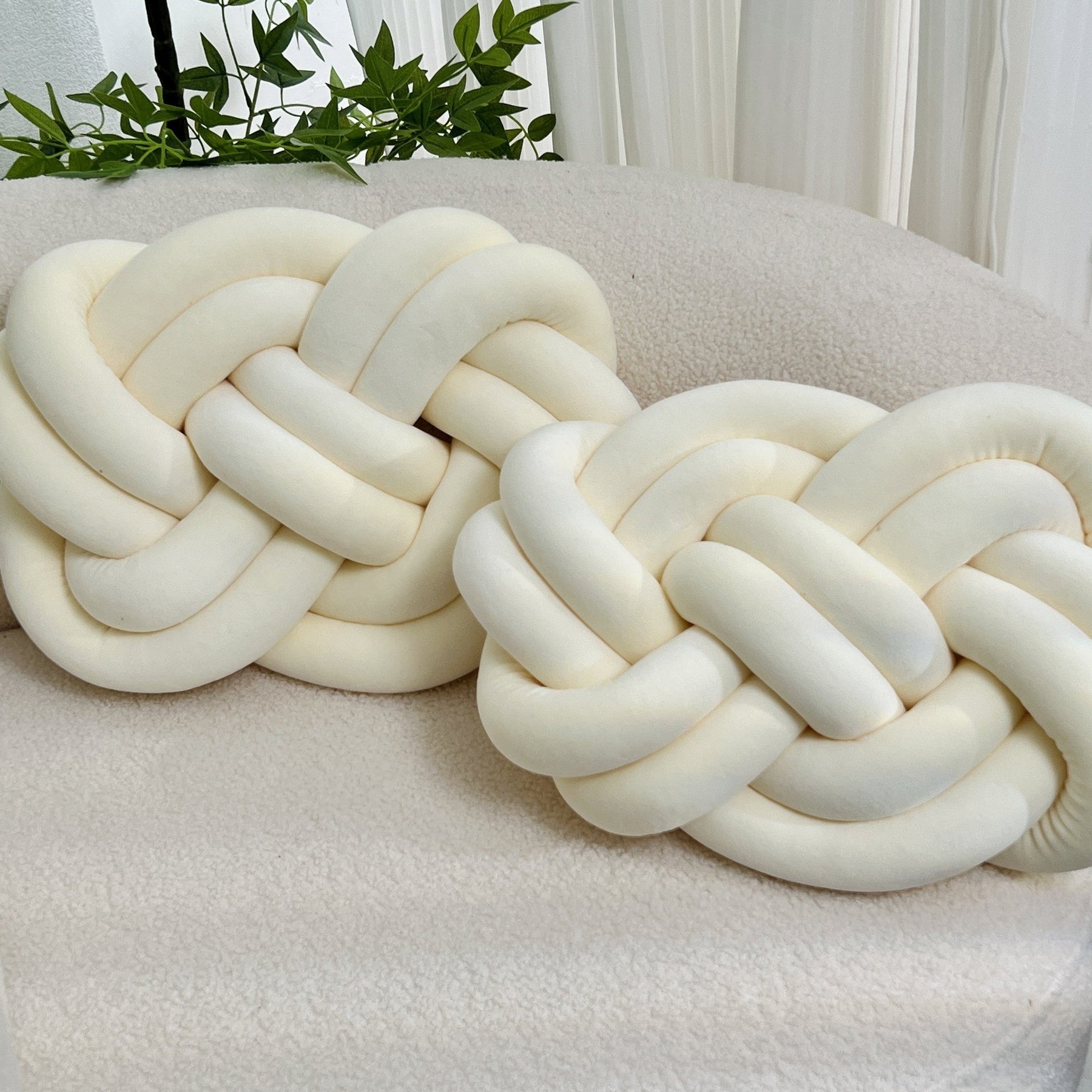 Coussins en Peluche en Forme de Nœud - Doux et Élégants pour Votre Intérieur