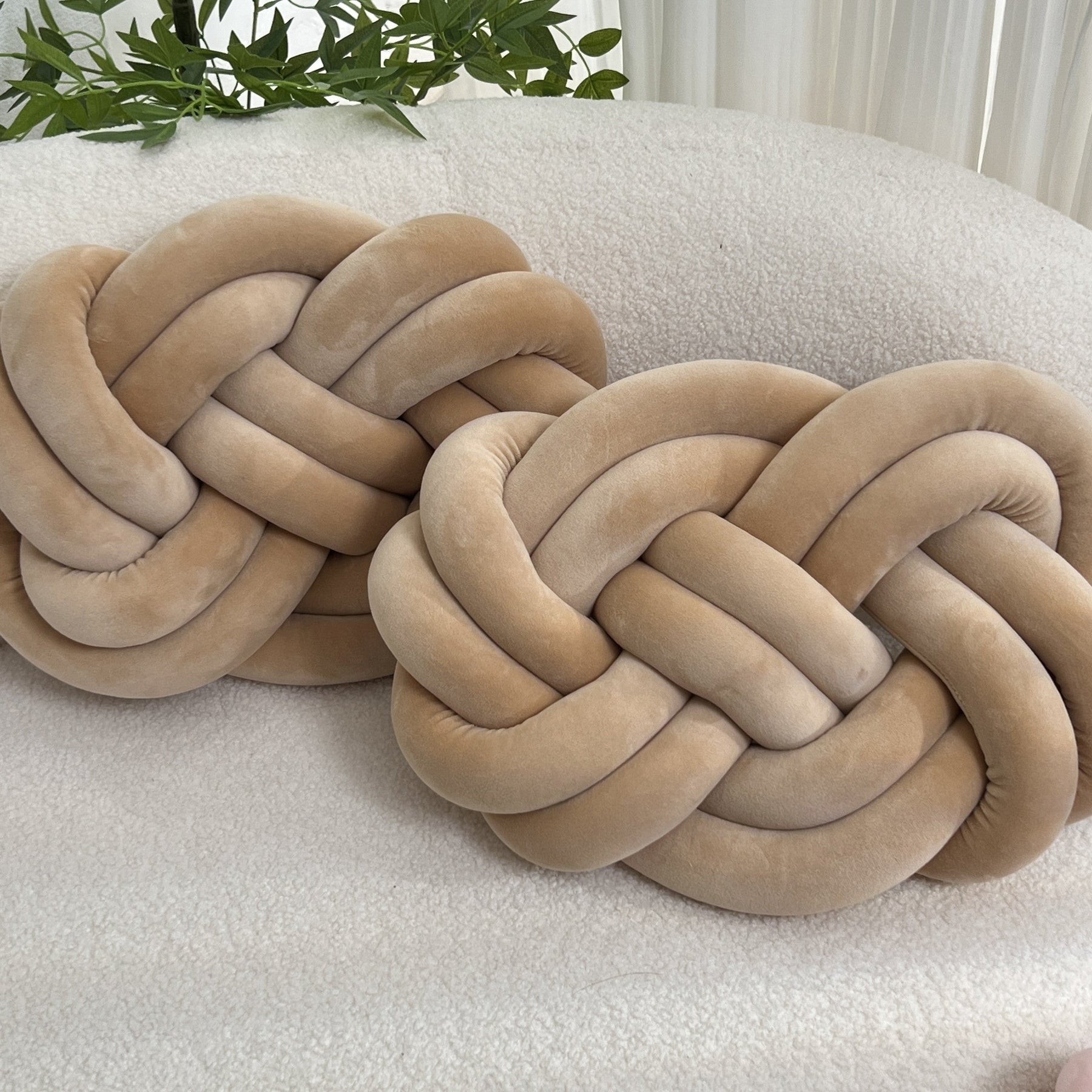 Coussins en Peluche en Forme de Nœud - Doux et Élégants pour Votre Intérieur