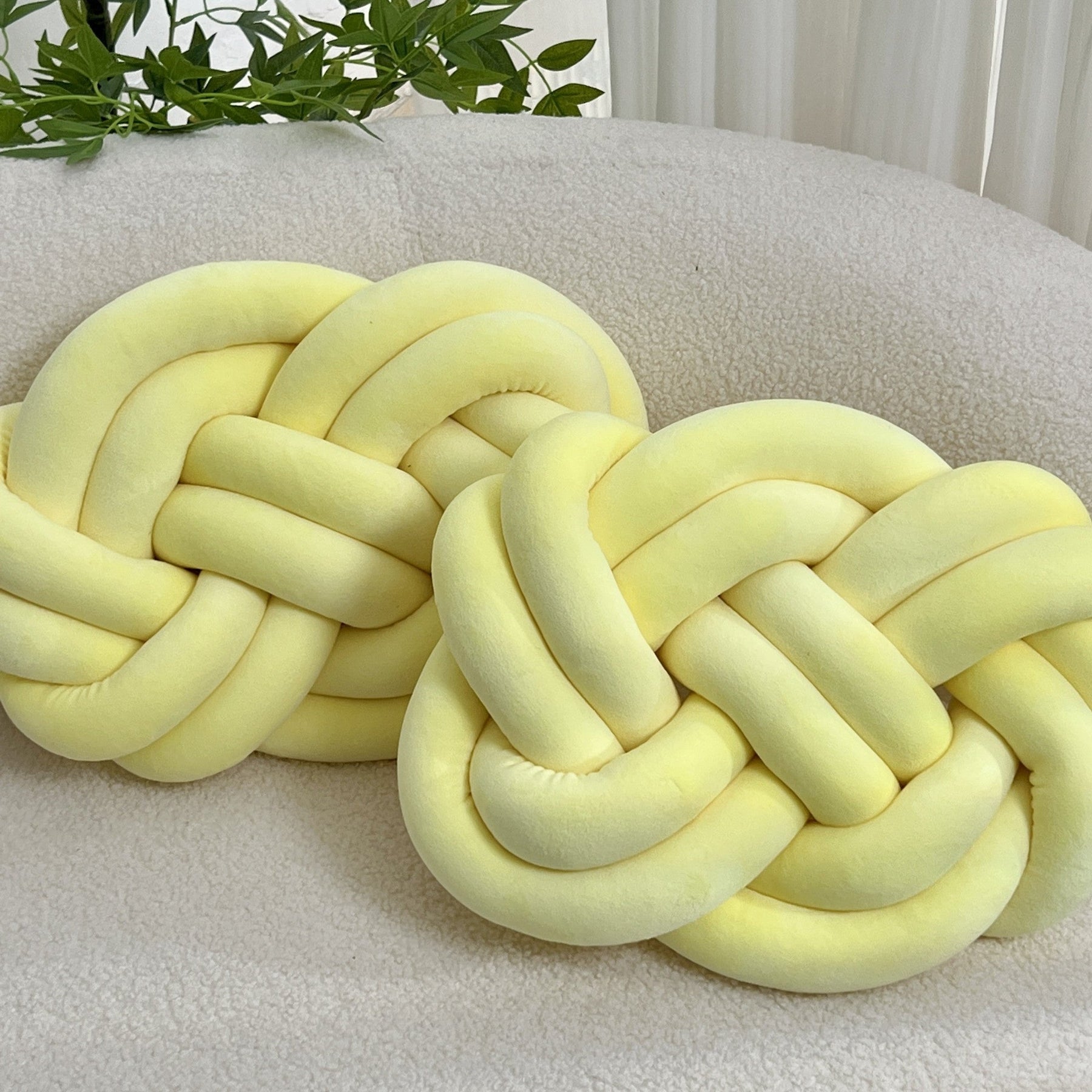 Coussins en Peluche en Forme de Nœud - Doux et Élégants pour Votre Intérieur