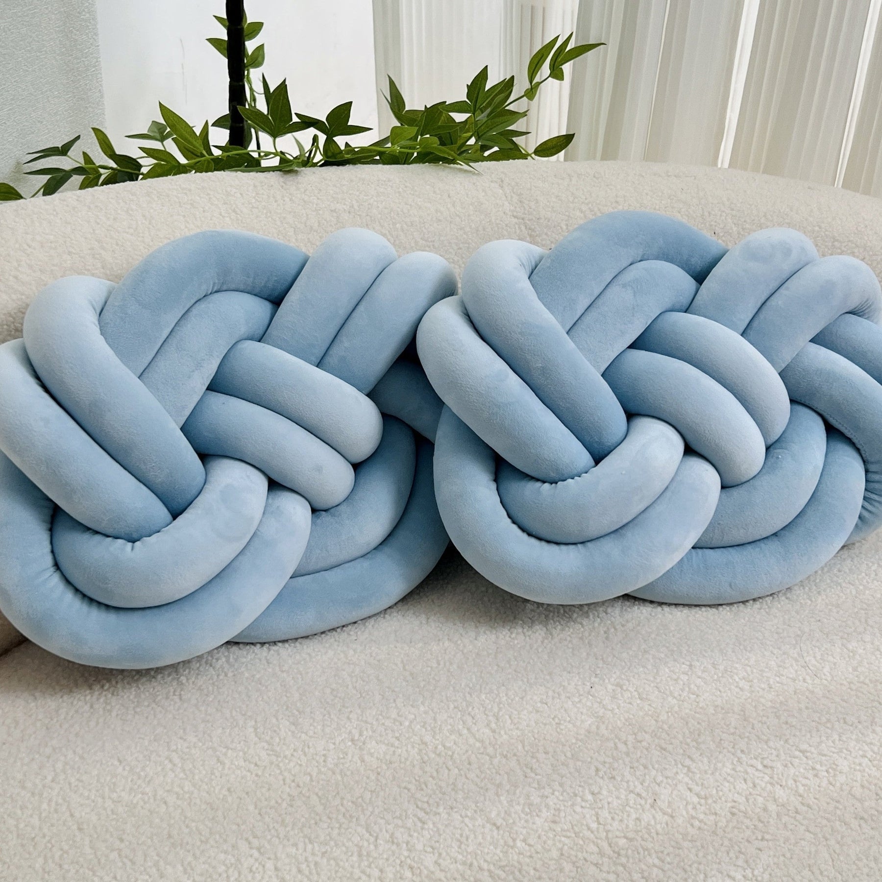 Coussins en Peluche en Forme de Nœud - Doux et Élégants pour Votre Intérieur