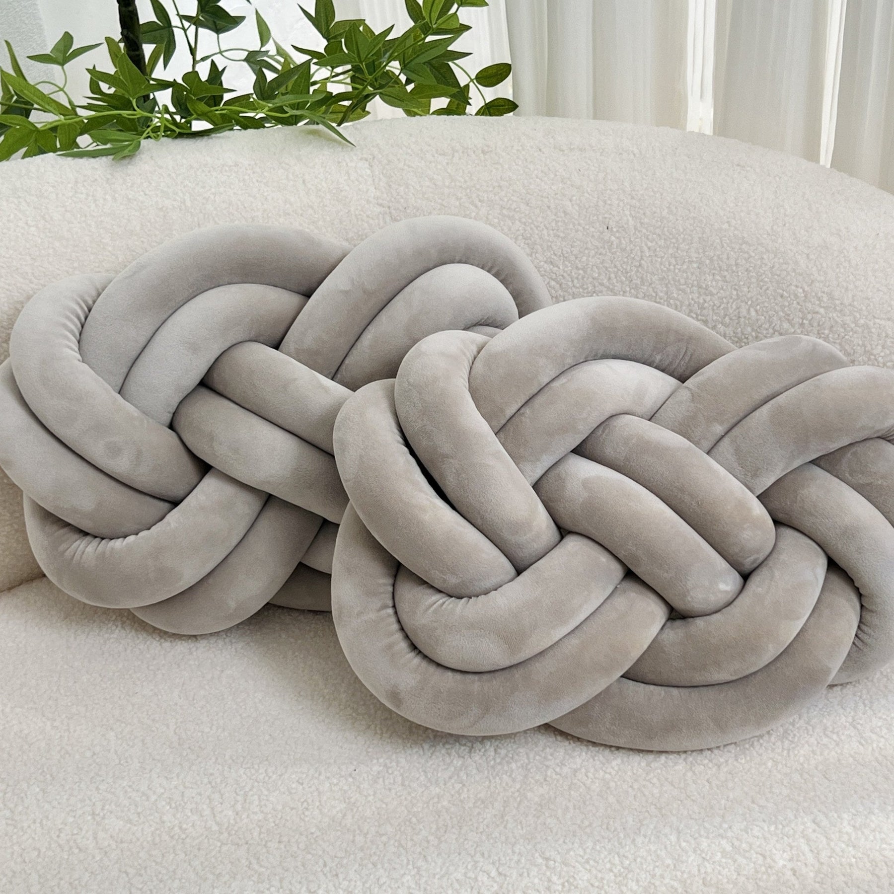 Coussins en Peluche en Forme de Nœud - Doux et Élégants pour Votre Intérieur