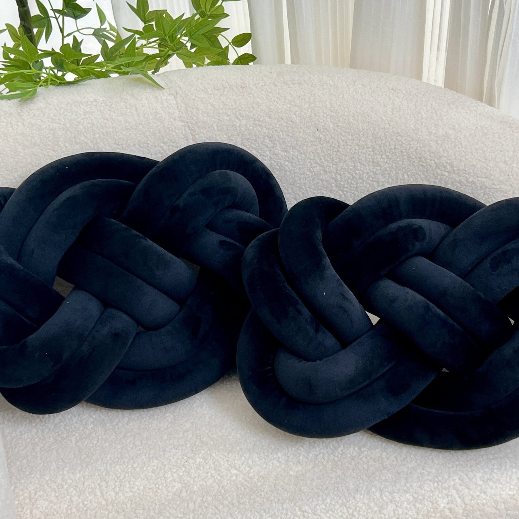 Coussins en Peluche en Forme de Nœud - Doux et Élégants pour Votre Intérieur