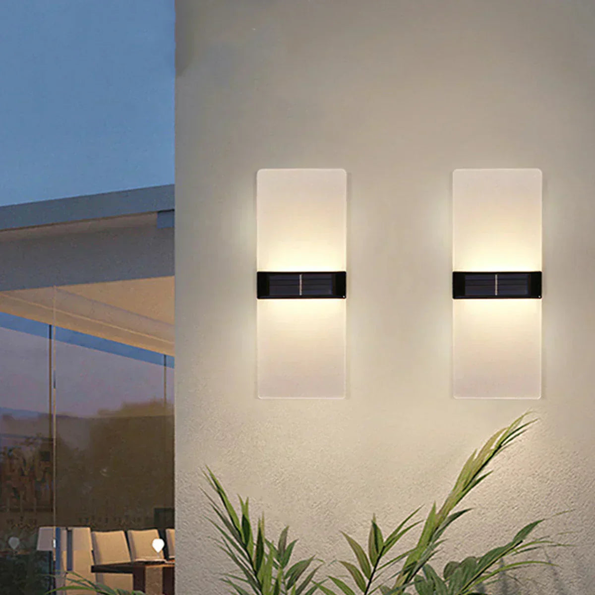 Applique Murale Solaire Moderne - Résistante aux Intempéries et Énergétiquement Efficace