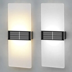 Applique Murale Solaire Moderne - Résistante aux Intempéries et Énergétiquement Efficace