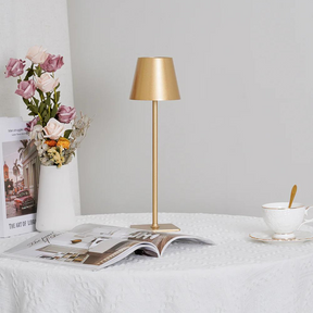 Éclairage Industriel Moderne - Lampe Polyvalente et Élégante