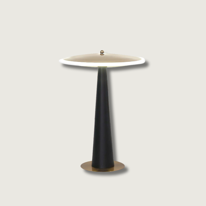 Lampe de Table en Cuivre - Éclairage Moderne et Élégant
