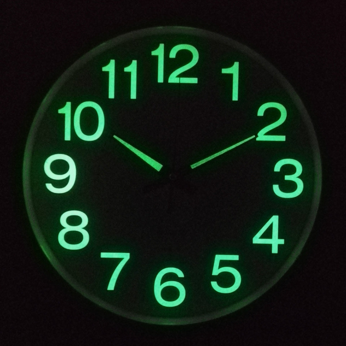 Horloge Murale Silencieuse Rétroéclairée - Design Élégant et Ambiance Apaisante