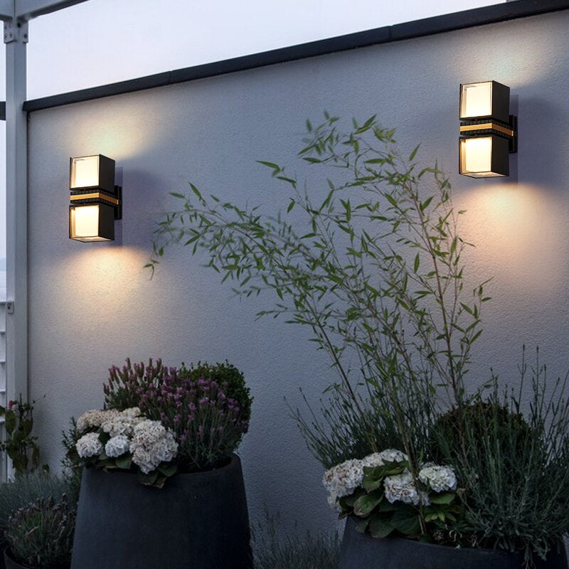 Applique Murale Extérieure Réglable - Design Élégant et Étanche pour Jardin