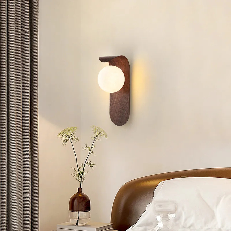 Applique Murale en Noyer Chic - Élégance et Efficacité Énergétique