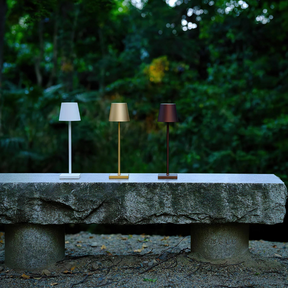 Éclairage Industriel Moderne - Lampe Polyvalente et Élégante
