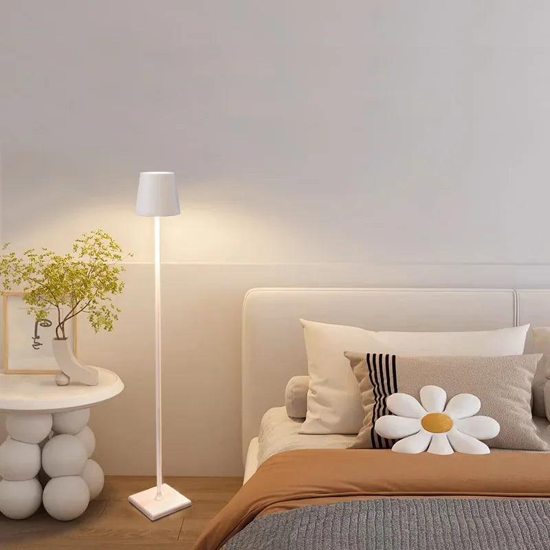 Lampe Sur Pied Rechargeable Dimmable - Design Élégant et Polyvalent