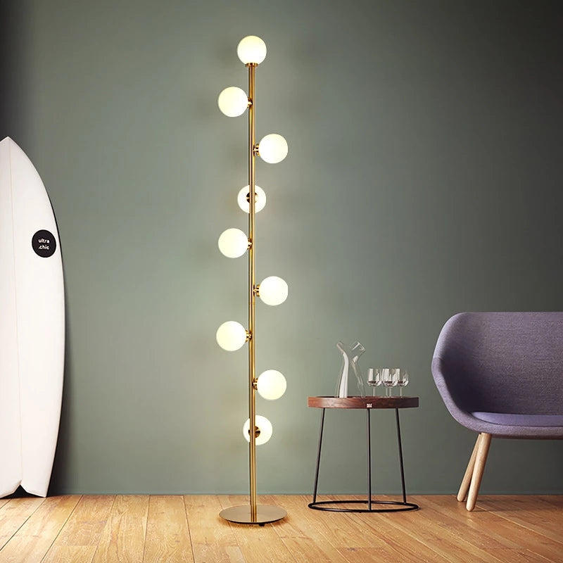 Lampe sur Pied Scandinave Dorée - Élégance et Efficacité Énergétique