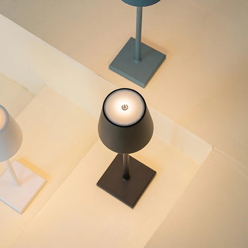 Éclairage Industriel Moderne - Lampe Polyvalente et Élégante