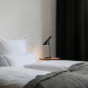 Lampe de Table Moderne LED - Design Épuré et Éclairage Confortable