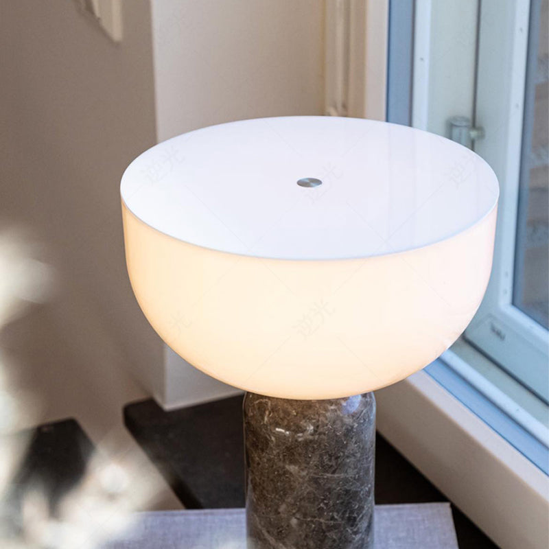 Lampe de Table en Marbre - Élégance et Éclairage Chaleureux
