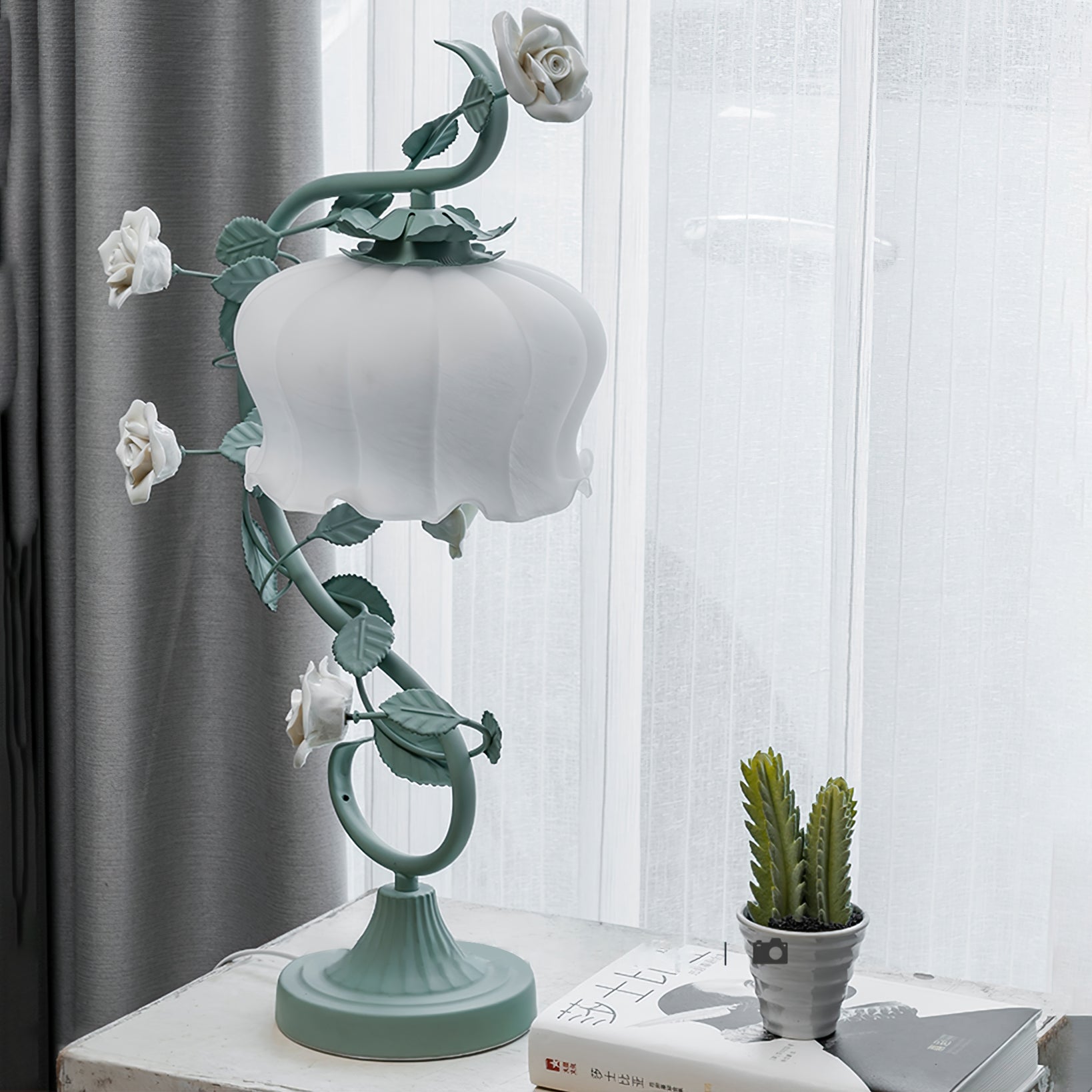 Lampe de Table Design Floral - Élégance et Durabilité pour Votre Intérieur