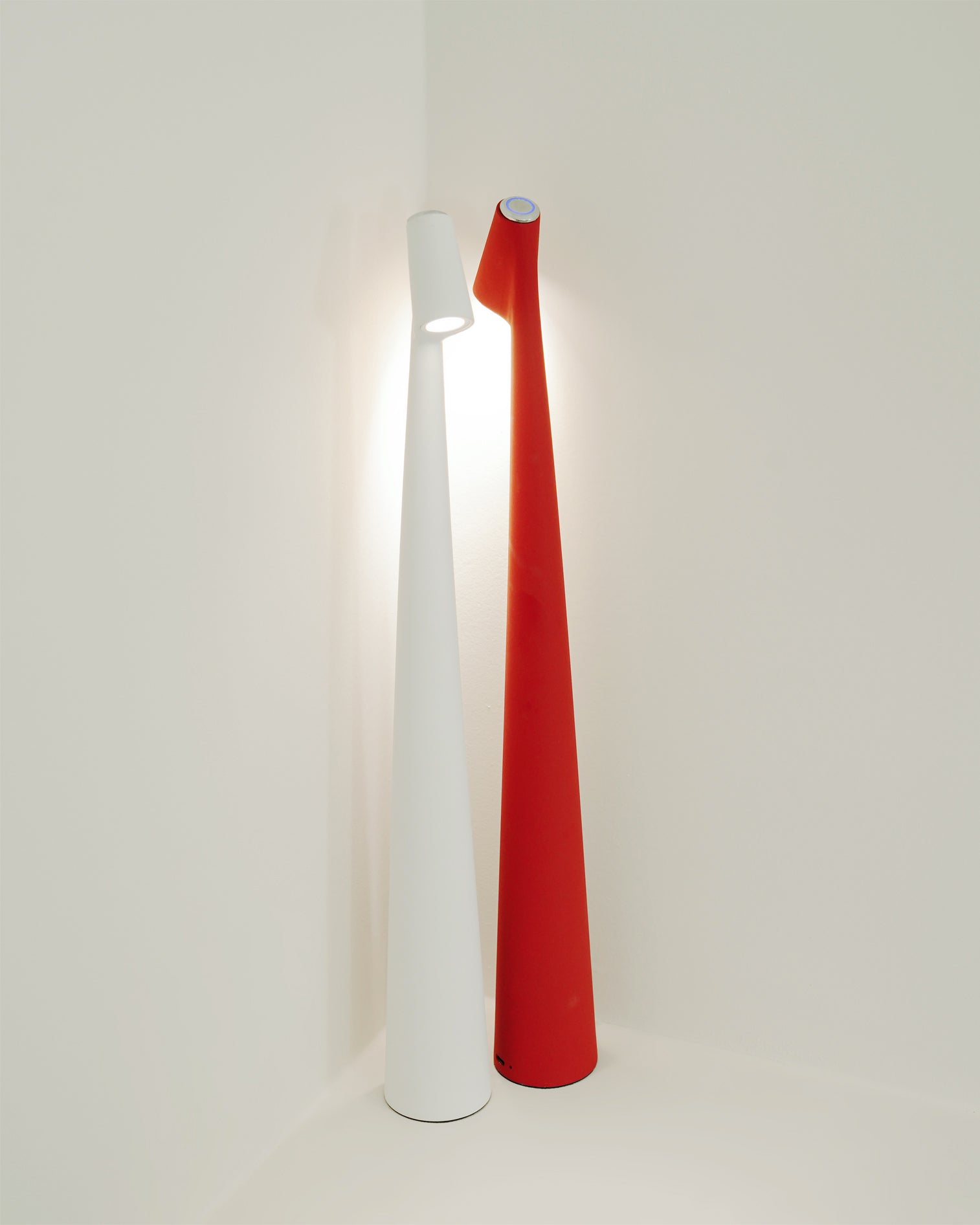 Lampe de Bureau Rechargeable LED - Écologique et Énergétiquement Efficace
