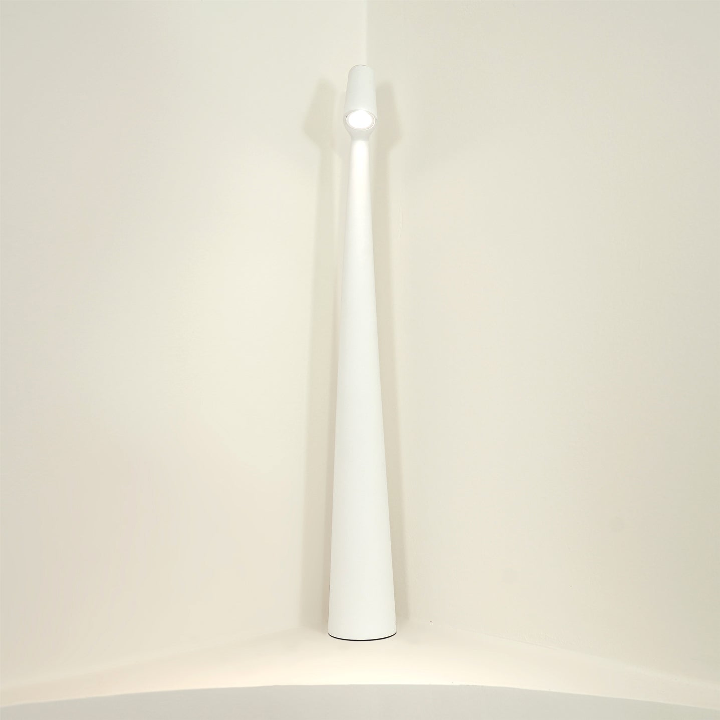 Lampe de Bureau Rechargeable LED - Écologique et Énergétiquement Efficace