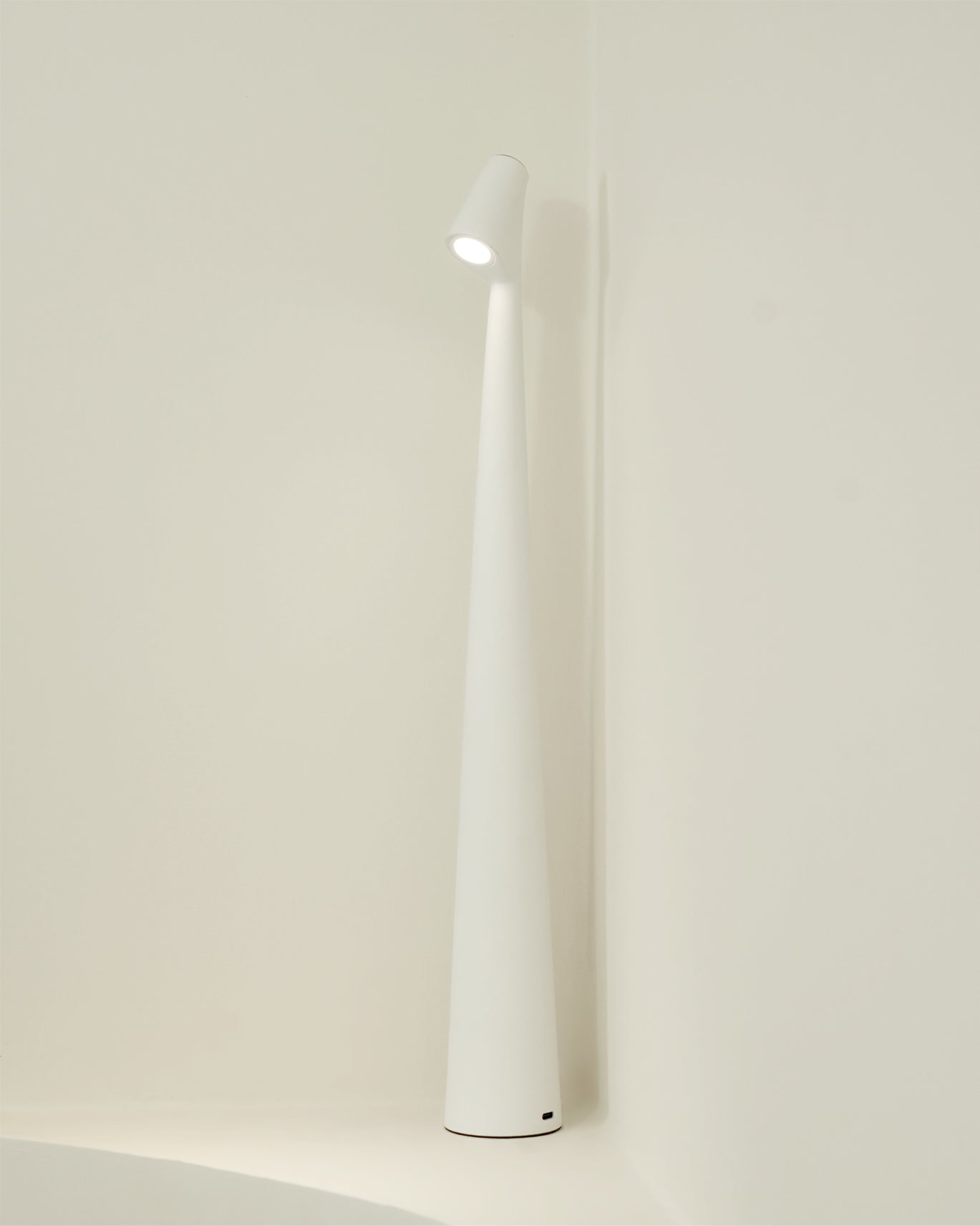 Lampe de Bureau Rechargeable LED - Écologique et Énergétiquement Efficace