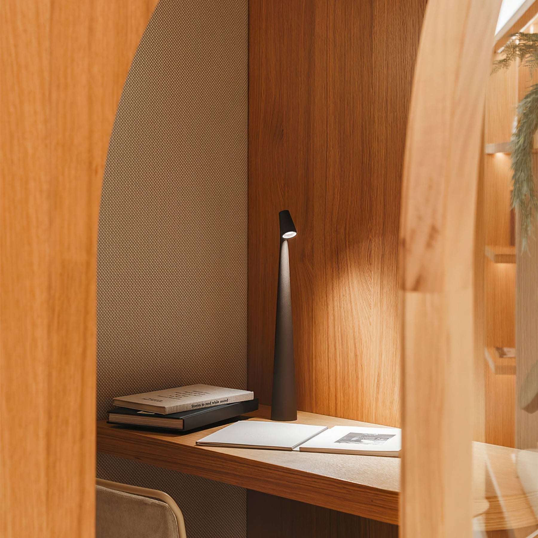 Lampe de Bureau Rechargeable LED - Écologique et Énergétiquement Efficace