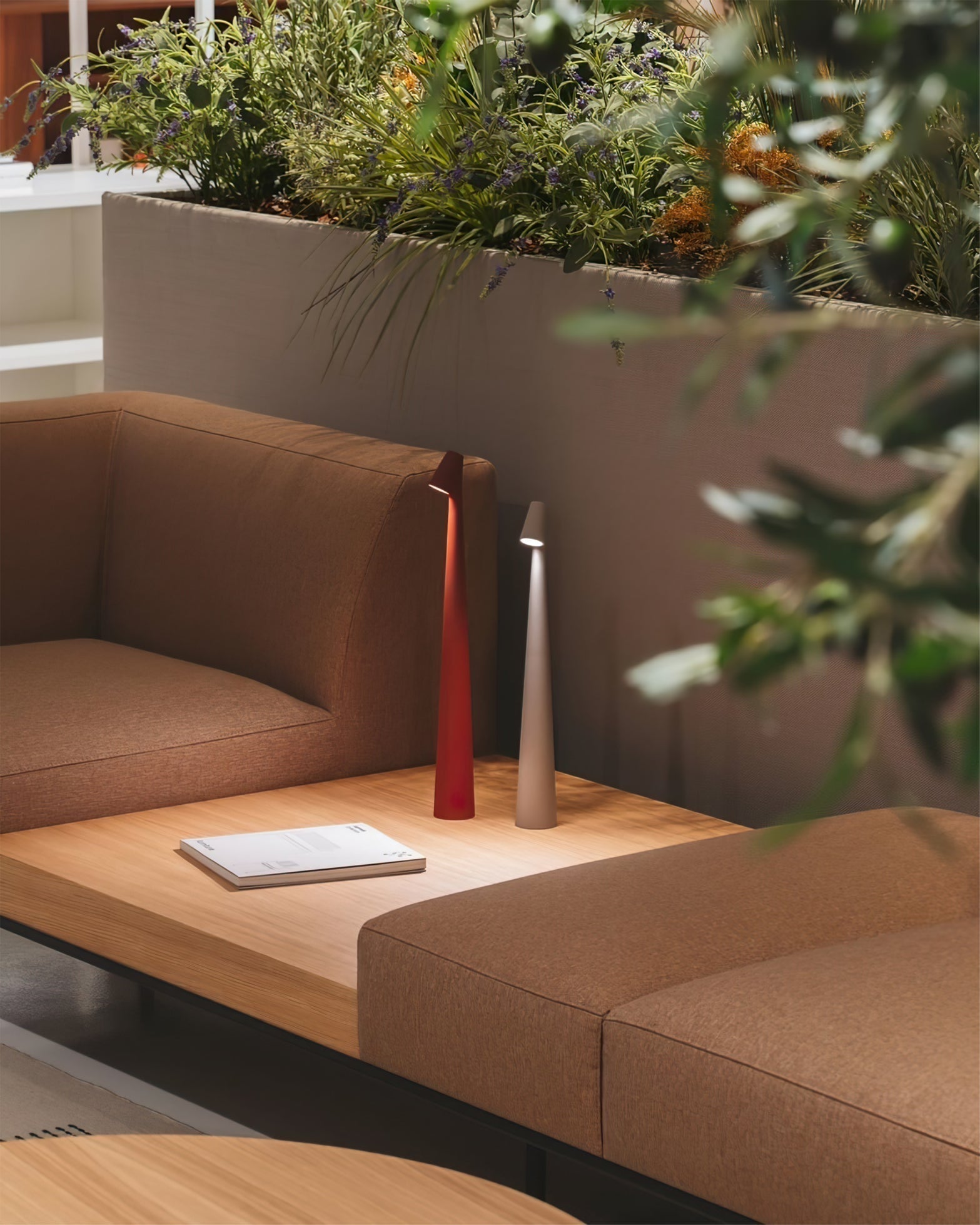 Lampe de Bureau Rechargeable LED - Écologique et Énergétiquement Efficace