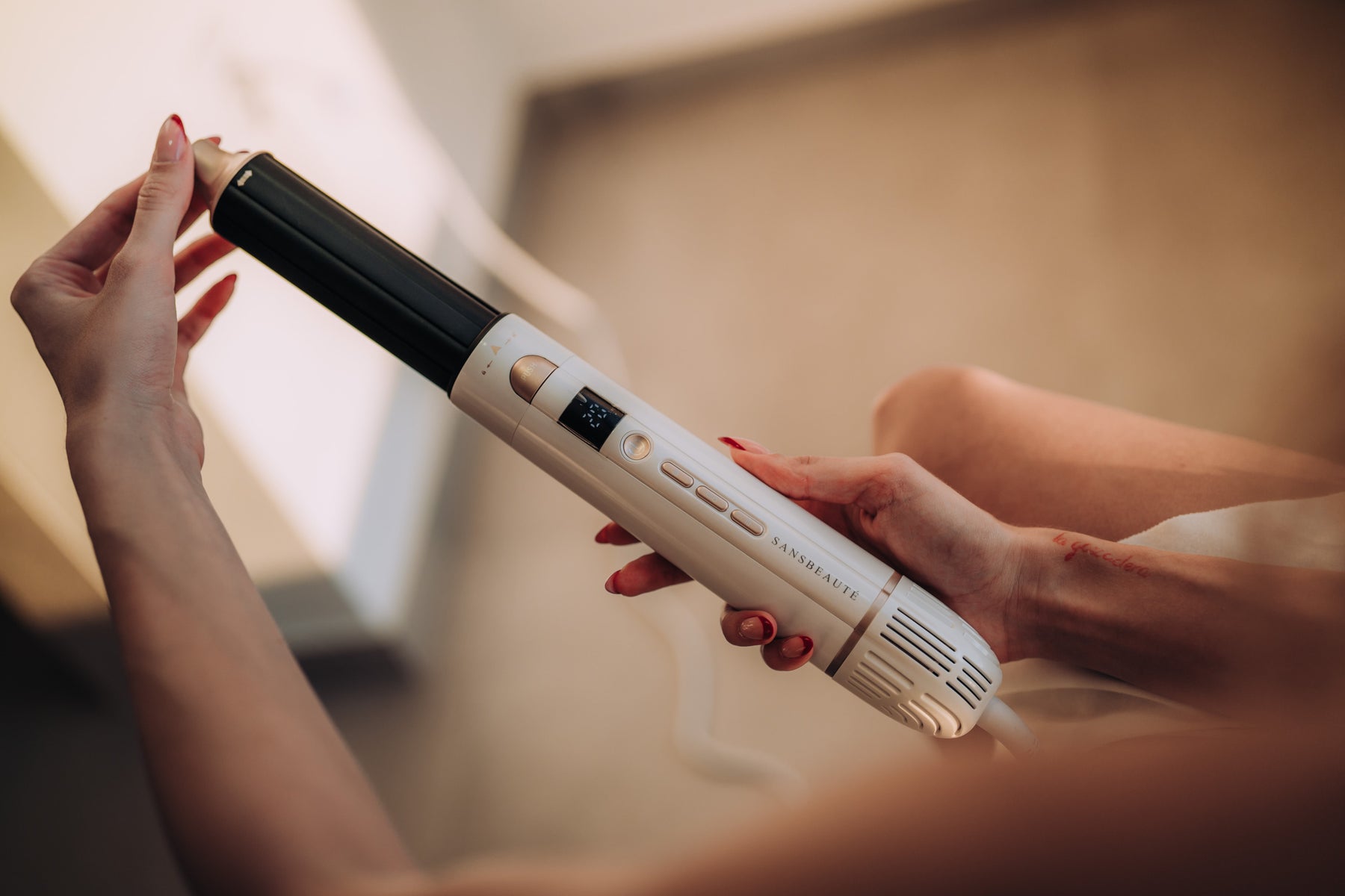 Stylo Capillaire 8-en-1 - Coiffage Professionnel à Domicile