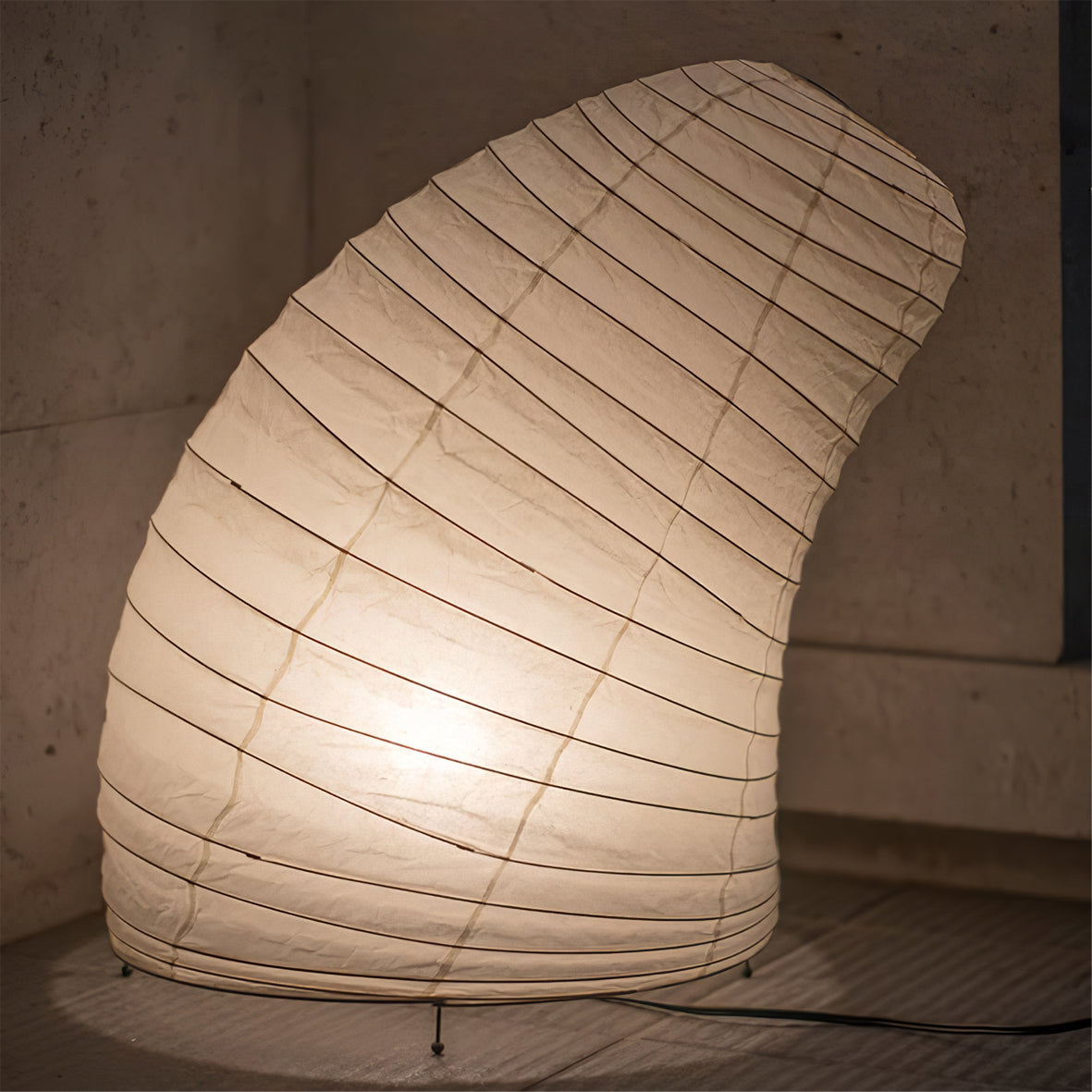 Lampe de Table en Papier de Mûrier - Design Organique et Élégant