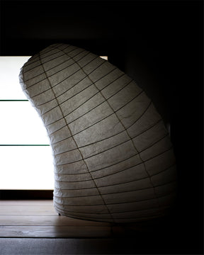 Lampe de Table en Papier de Mûrier - Design Organique et Élégant