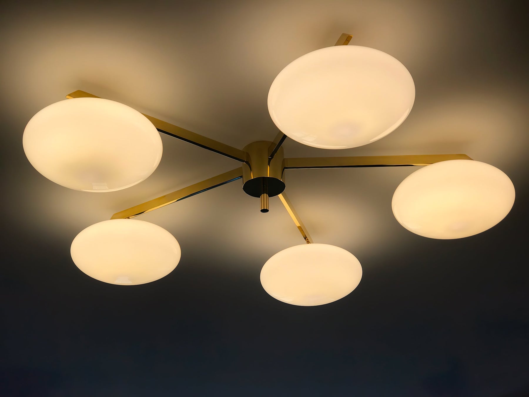 Plafonnier Art Déco en Verre - Élégance et Style pour Intérieur