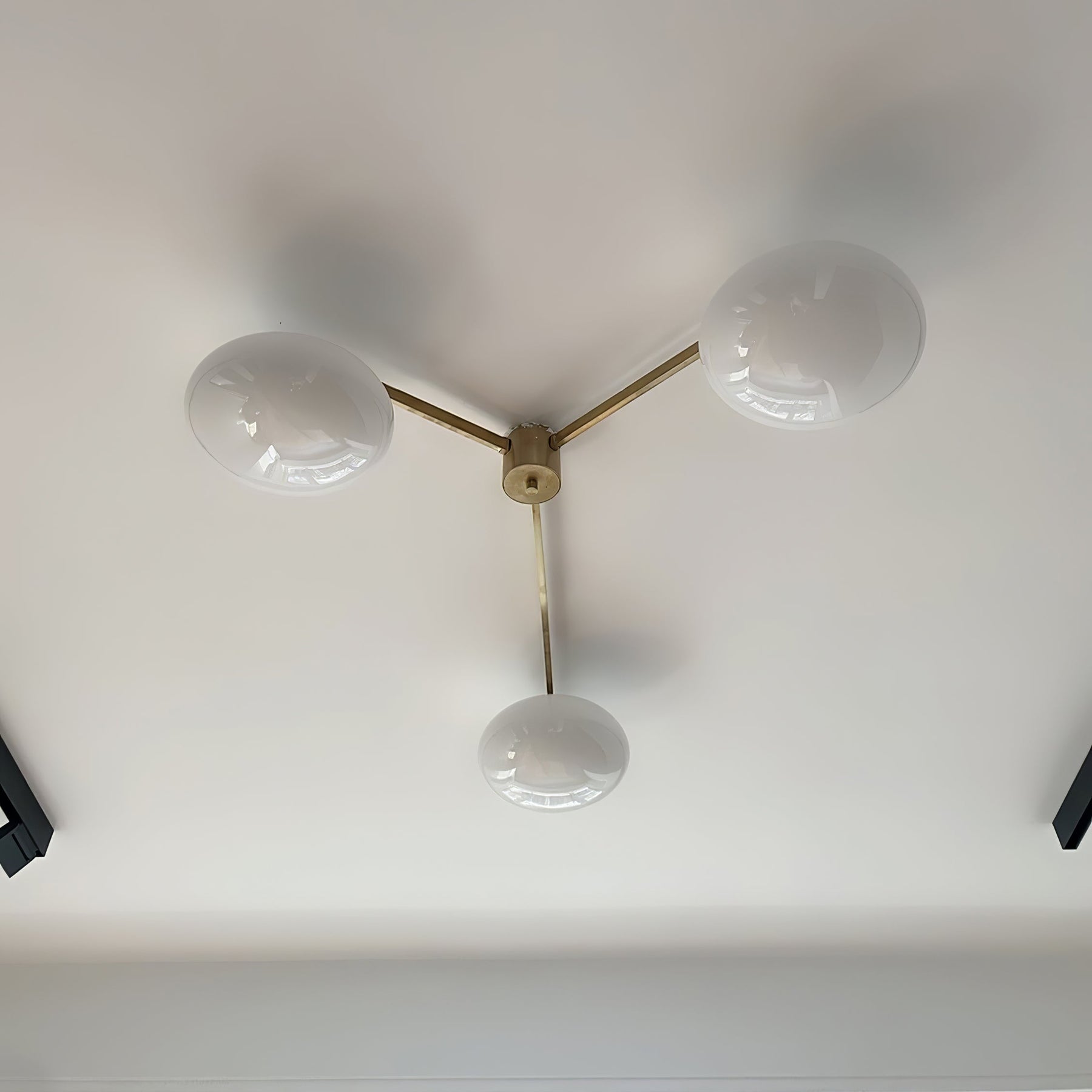 Plafonnier Art Déco en Verre - Élégance et Style pour Intérieur