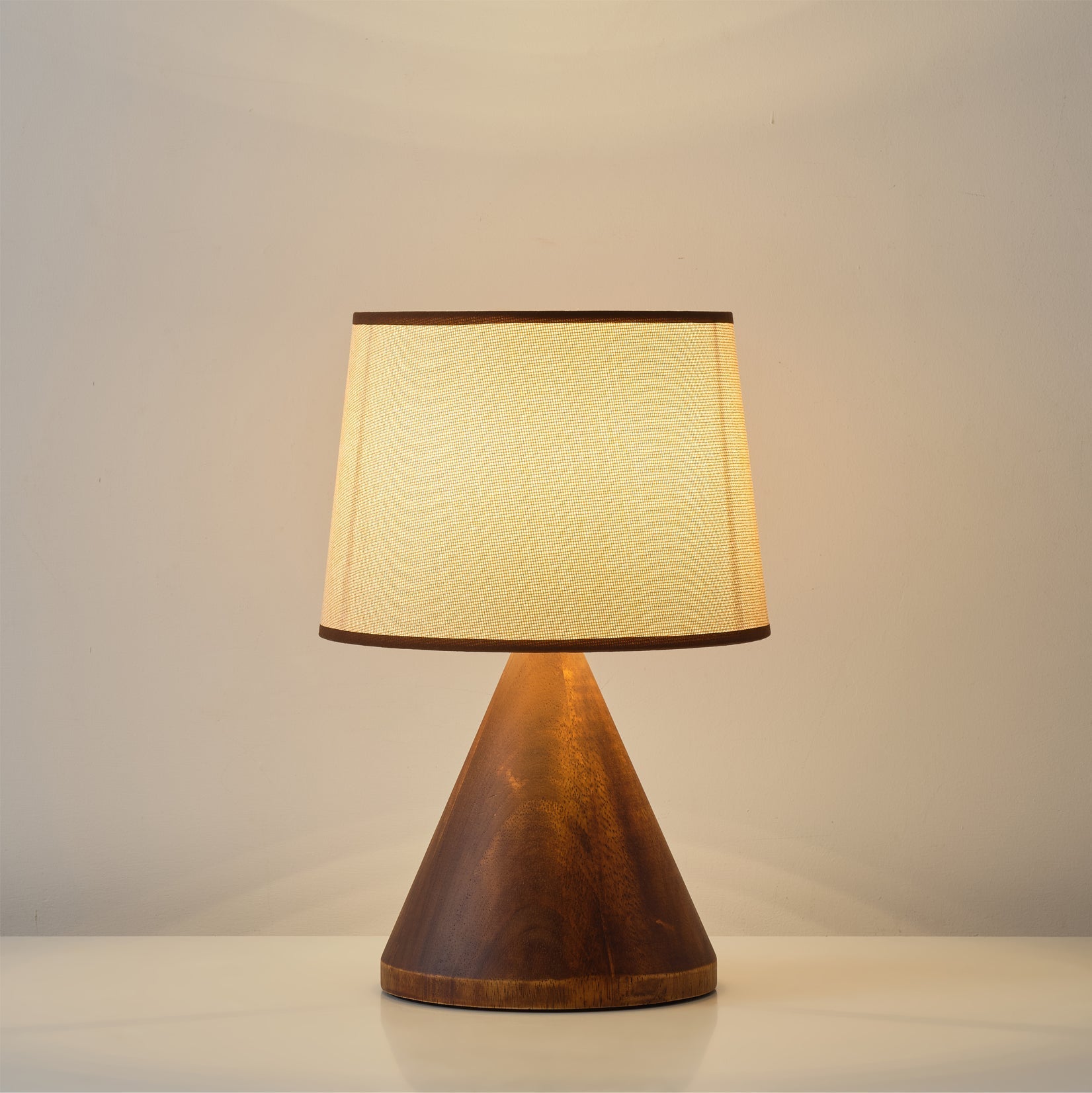 Lampe de Table Élégante en Bois - Éclairage Doux et Ambiant