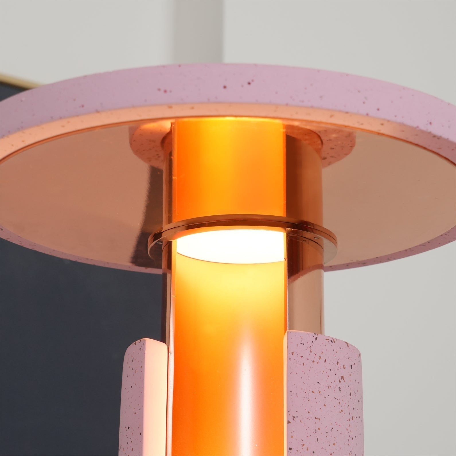 Lampe de Table Ambre - Éclat Chaleureux et Design Moderne