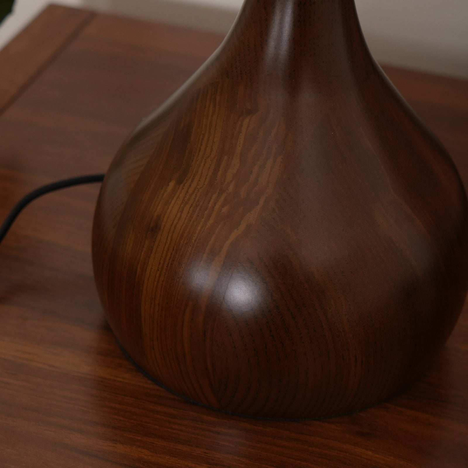 Lampe de Table LED Élégante - Éclairage Réglable et Design Raffiné
