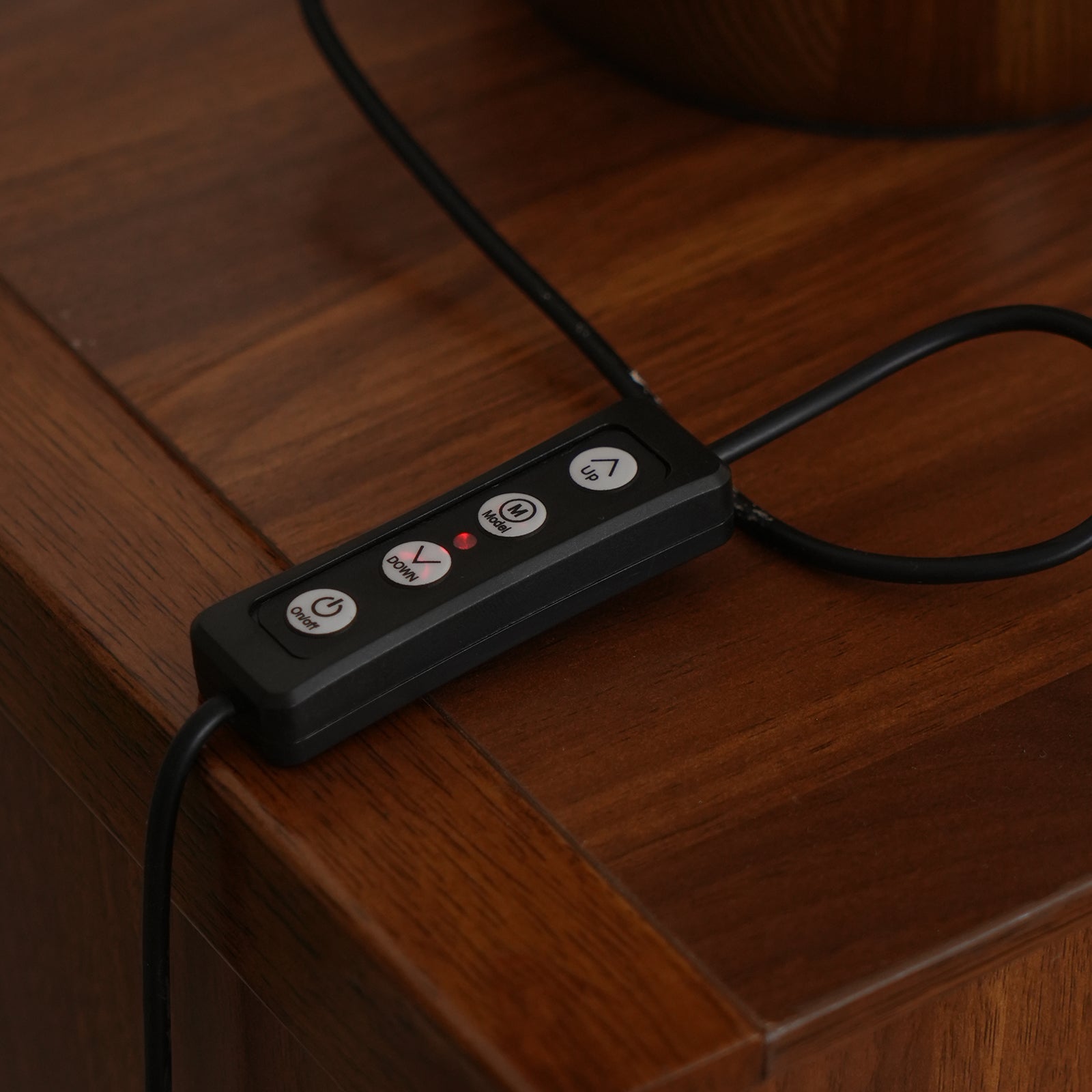 Lampe de Table LED Élégante - Éclairage Réglable et Design Raffiné