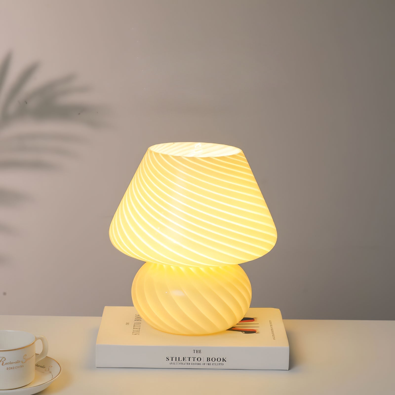 Lampe de Table en Verre Fait Main - Design Vintage et Lueur Douce