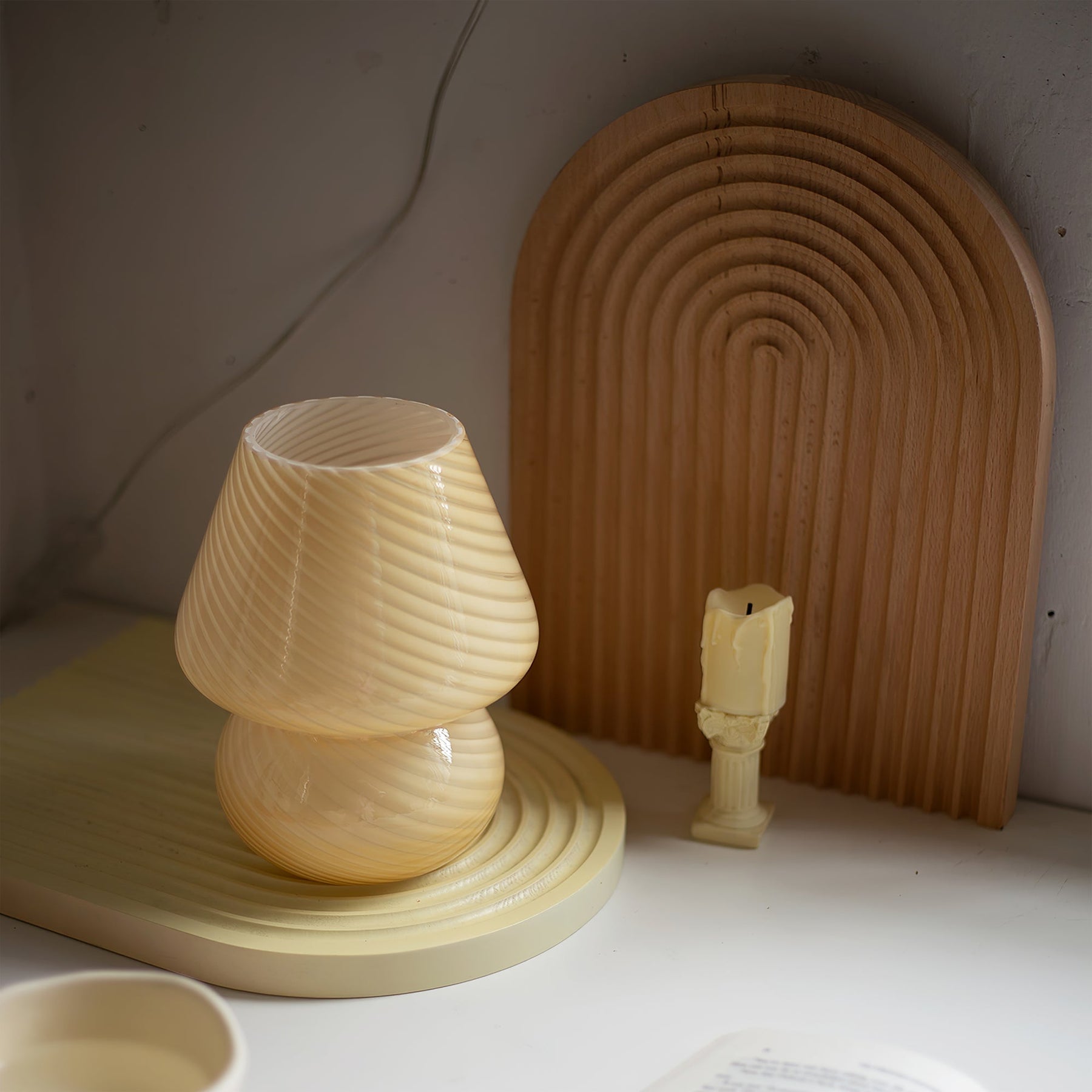 Lampe de Table en Verre Fait Main - Design Vintage et Lueur Douce