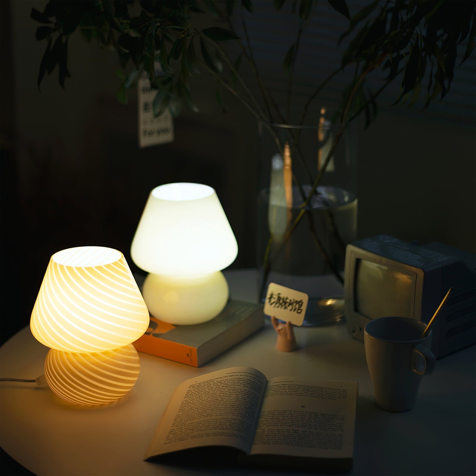 Lampe de Table en Verre Fait Main - Design Vintage et Lueur Douce