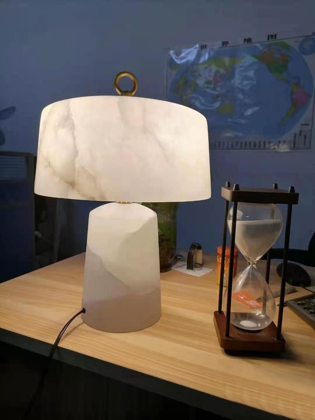 Lampe de Table Vintage en Albâtre - Design Élégant et Lumière Douce
