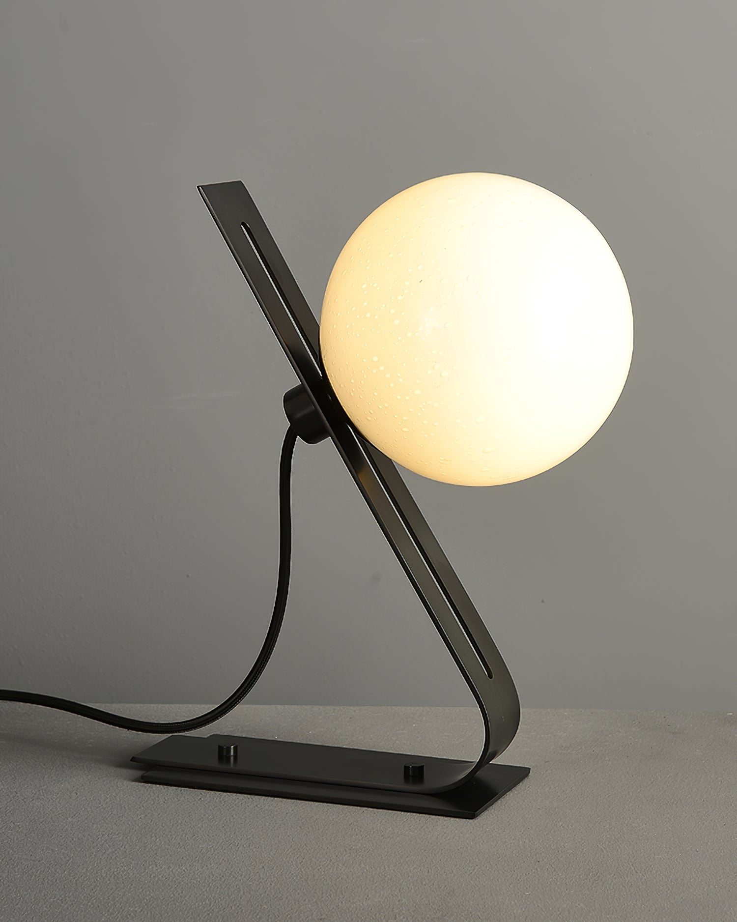 Lampe de Bureau en Laiton et Verre - Élégance et Lumière Ambiante chaleureuse