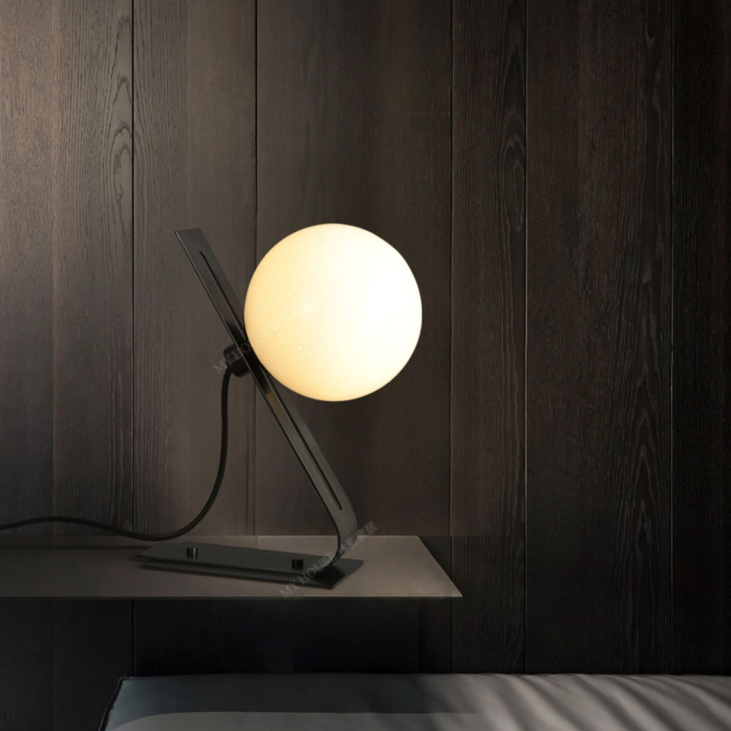 Lampe de Bureau en Laiton et Verre - Élégance et Lumière Ambiante chaleureuse