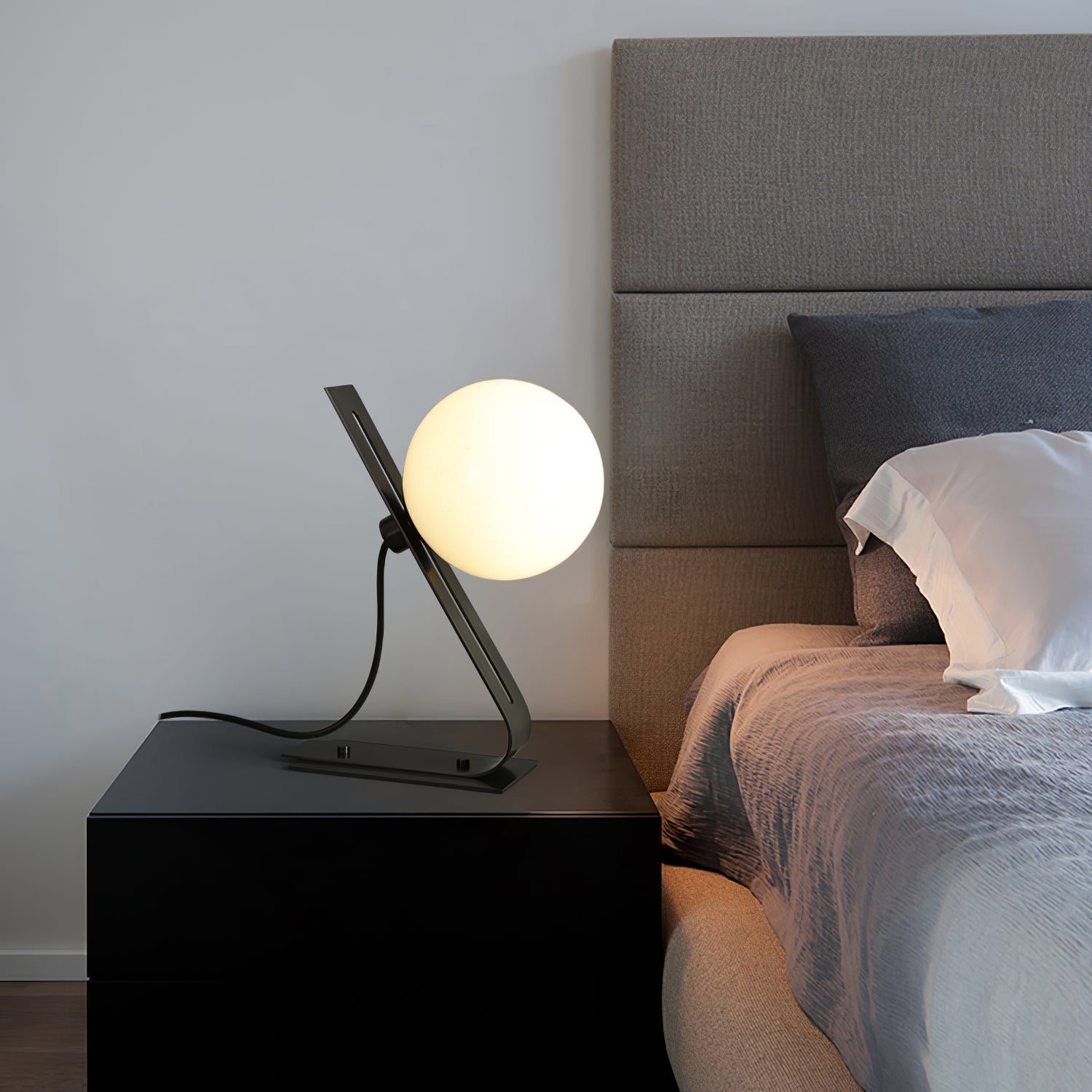 Lampe de Bureau en Laiton et Verre - Élégance et Lumière Ambiante chaleureuse