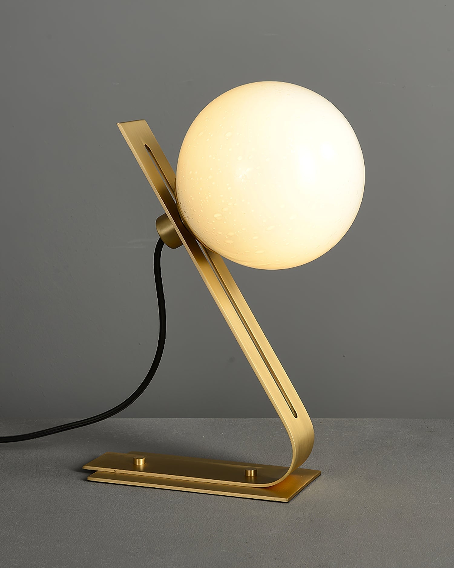 Lampe de Bureau en Laiton et Verre - Élégance et Lumière Ambiante chaleureuse