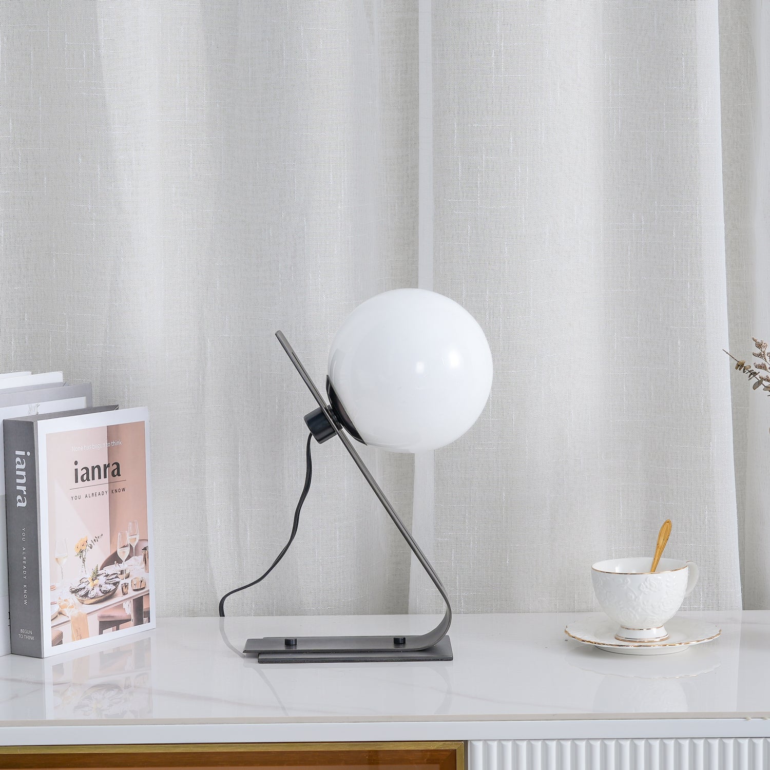 Lampe de Bureau en Laiton et Verre - Élégance et Lumière Ambiante chaleureuse