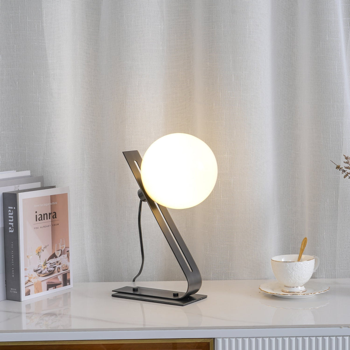 Lampe de Bureau en Laiton et Verre - Élégance et Lumière Ambiante chaleureuse