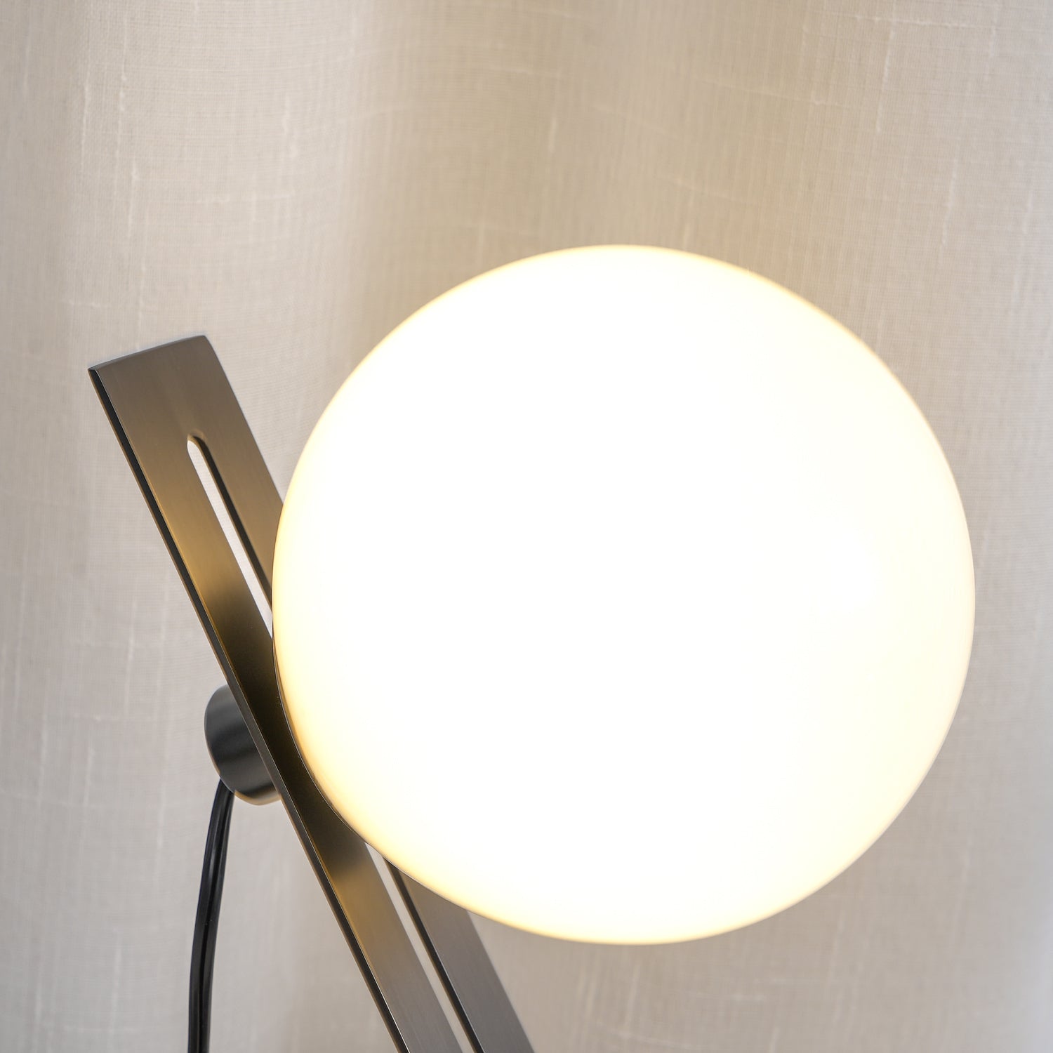 Lampe de Bureau en Laiton et Verre - Élégance et Lumière Ambiante chaleureuse