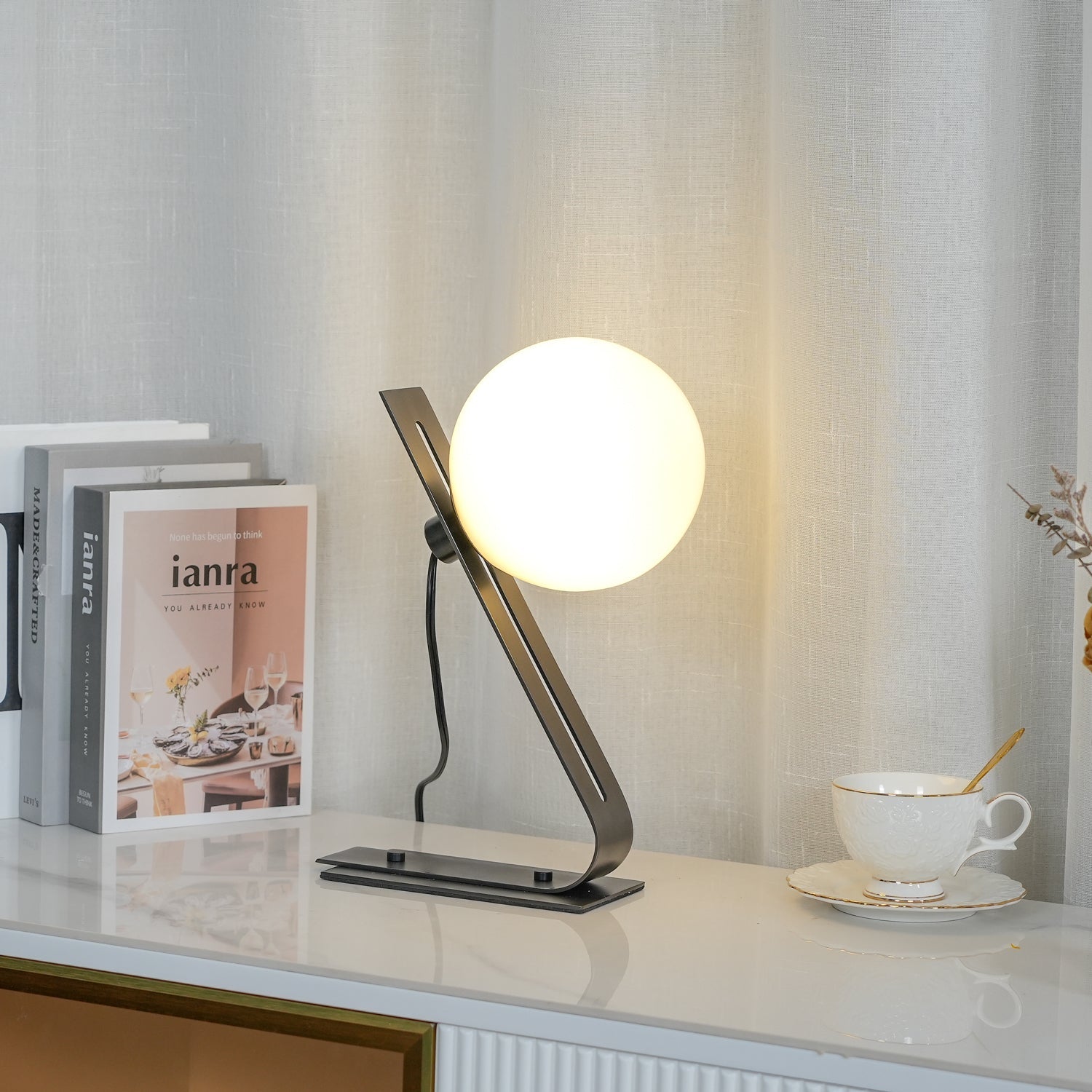 Lampe de Bureau en Laiton et Verre - Élégance et Lumière Ambiante chaleureuse